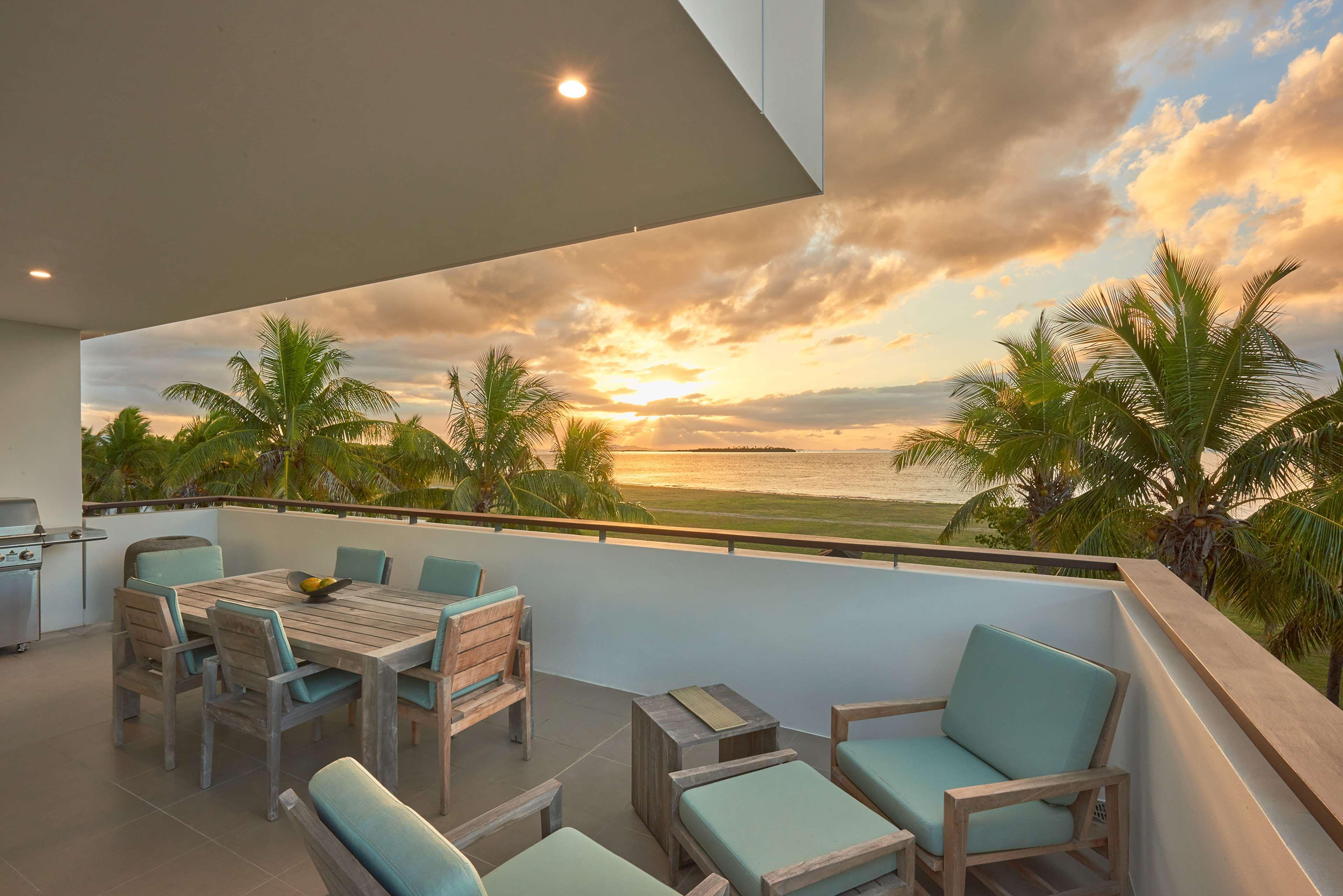 Hilton Fiji Beach Resort And Spa Denarau Island Екстер'єр фото Sunset view from a private balcony