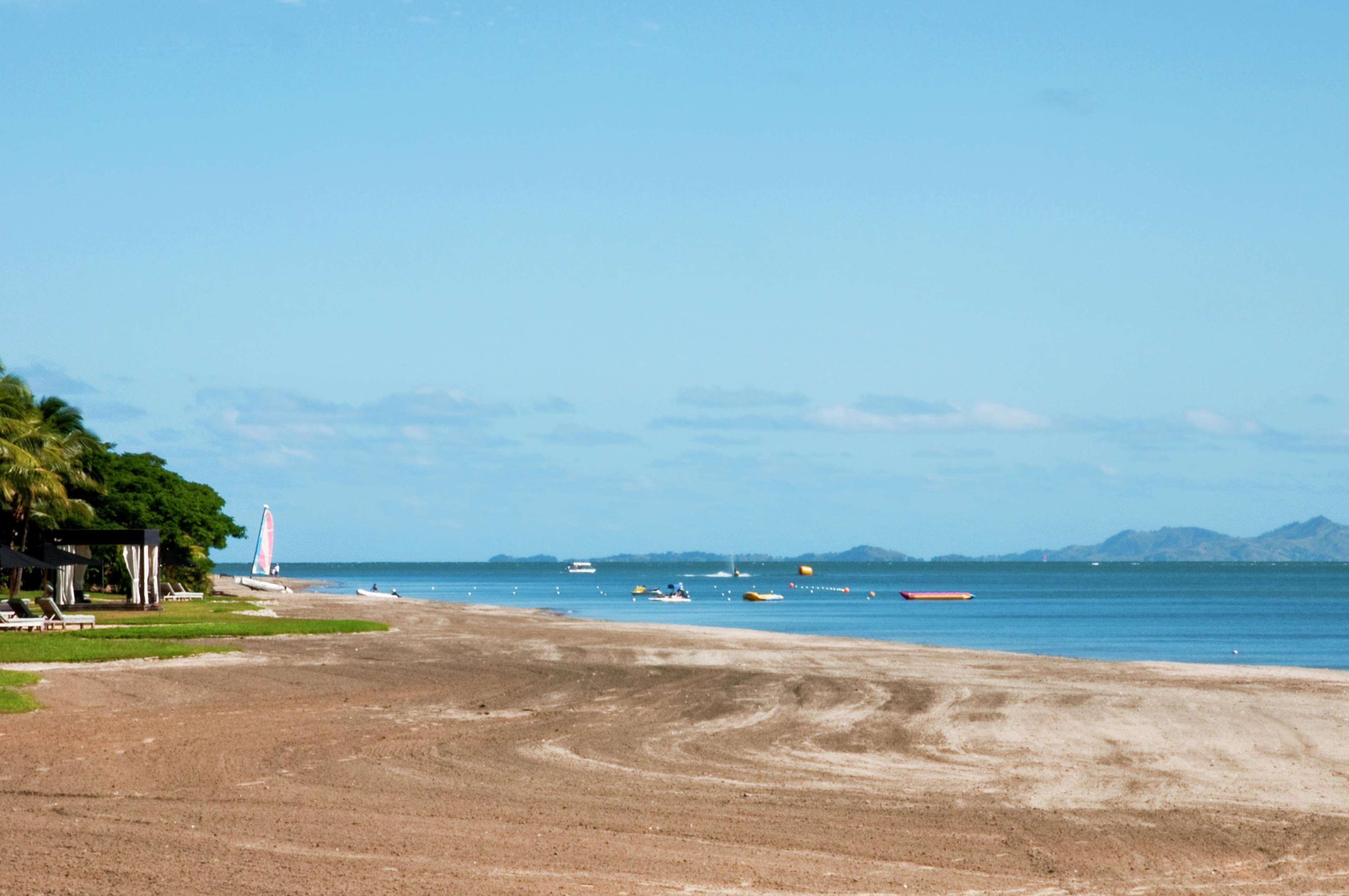 Hilton Fiji Beach Resort And Spa Denarau Island Зручності фото View of the bay from the beach